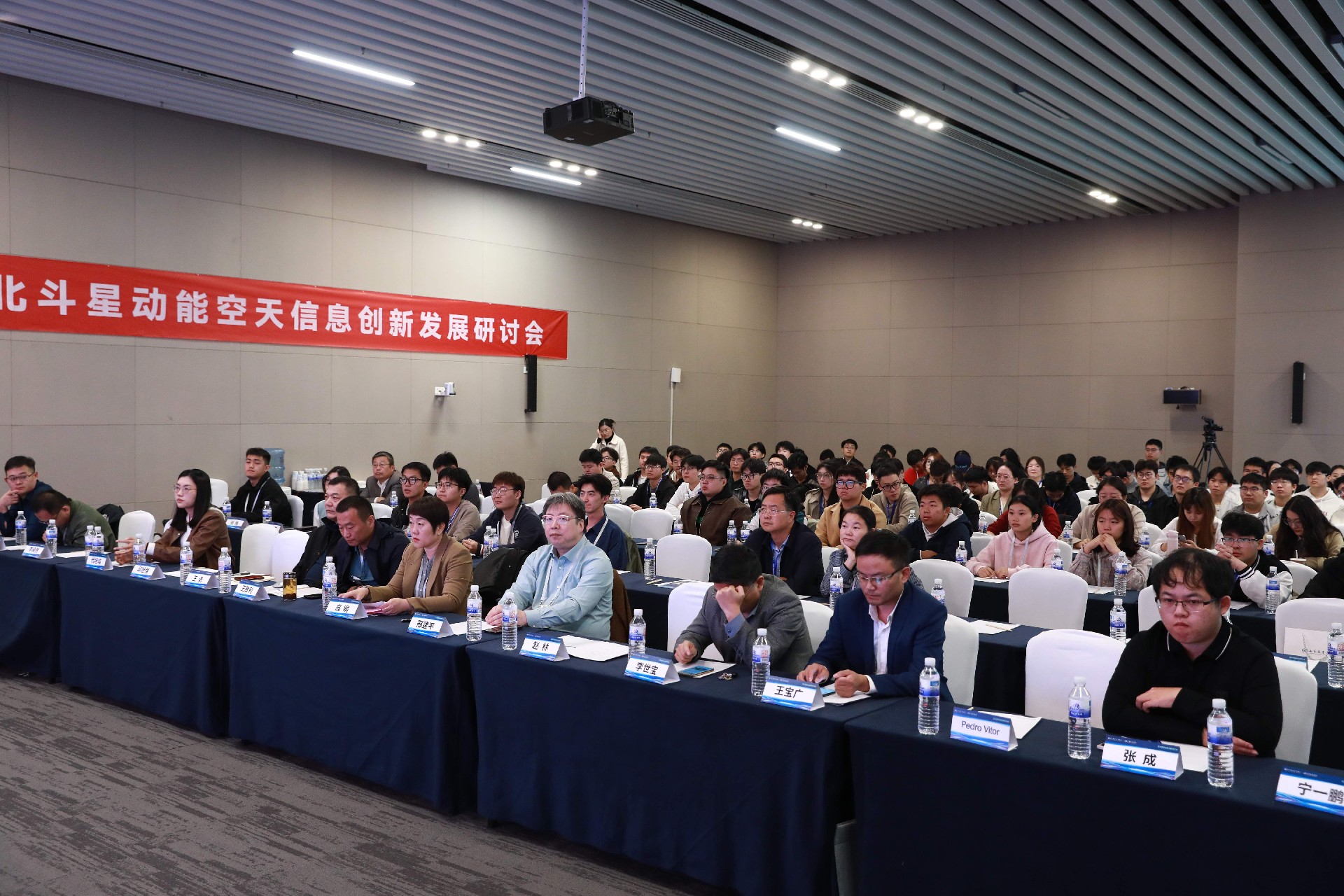 2、场下角度拍摄(1).JPG